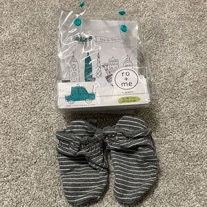 EUC Ro+me by Robeez Striped Baby Booties